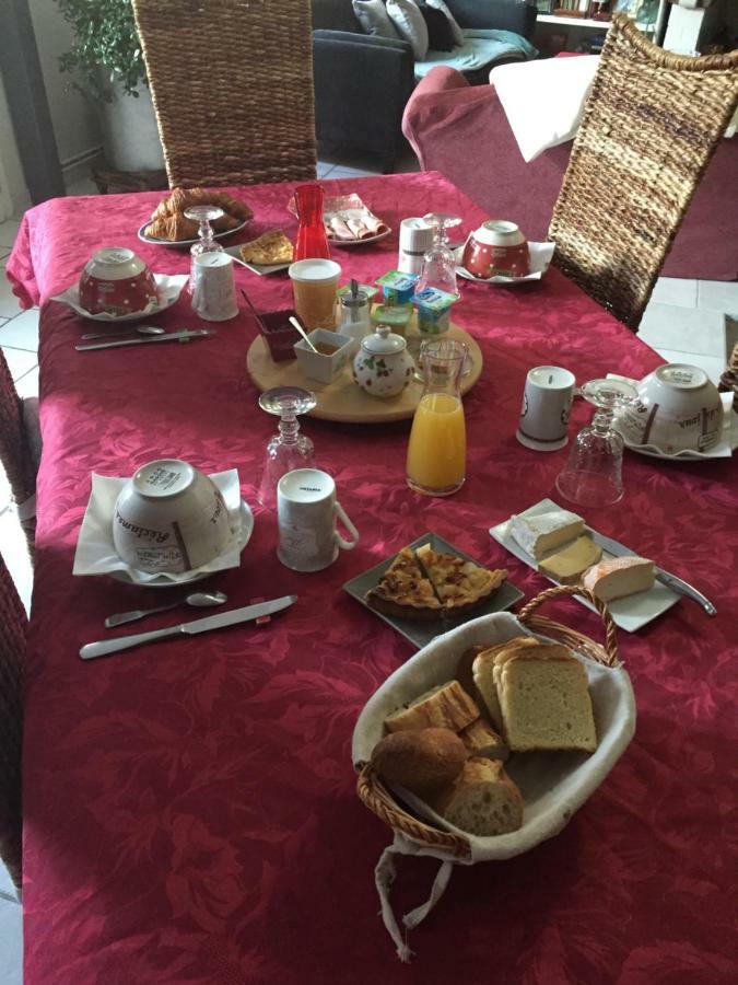 D'hotes L'aubaine Avec Jacuzzi Bed & Breakfast 3*